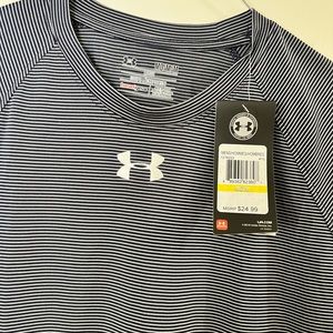 NWT under armour mens loose fitting t shirt